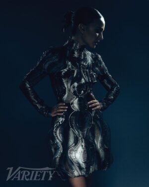 Natalie Portman Instagram - Who’s ready to fight? @thorofficial @variety 

📸: @sophyholland 
Jewelry: @dior 
Hair: @mararoszak 
Makeup: @muatraceylevy 
Nails: @glitzingup 
Styling: #RyanHastings