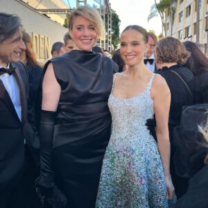 Natalie Portman Instagram - Loved running into these legends on the carpet… @americaferrera, #GretaGerwig, #AnnetteBening, #ToddHaynes ✨@goldenglobes 

Styling #RyanHastings 
Hair @teddycharles35 
Makeup @lisastoreymakeup 
👗 @dior @diorbeauty
💅 @glitzingup