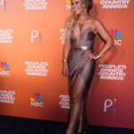 Natalie Stovall Instagram – First ever @peopleschoice Country Awards!! 💋👏🏻🎙️
HMU: @therealmarzcollins
Assistant HMU: @alishapag
Styled by: @juliandjeri @thejeristyles
Jewelry: @willajeanjewelry
Dress: @michaelcostello
Shoes: @jimmychoo
Belt: @restyled.by.Juli