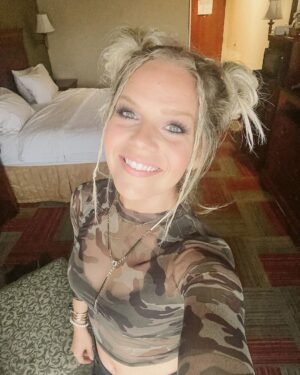 Natalie Stovall Instagram - Space Buns for the U.F.O. Festival in Roswell, NM need their own moment. 👽👽
Also - shout out @lgeorgedesignsllc for the necklace and earrings!