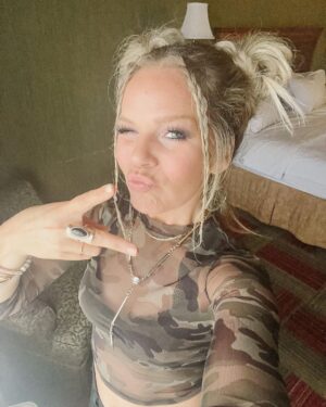 Natalie Stovall Instagram - Space Buns for the U.F.O. Festival in Roswell, NM need their own moment. 👽👽
Also - shout out @lgeorgedesignsllc for the necklace and earrings!