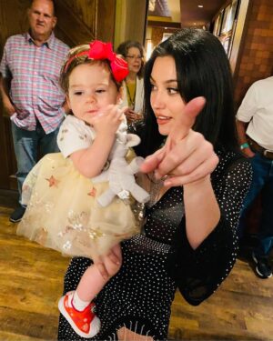 Natalie Stovall Instagram - Family at the @opry makes it even more special! 🙏🏻🤍
