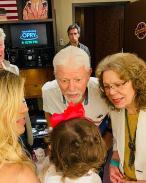 Natalie Stovall Instagram - Family at the @opry makes it even more special! 🙏🏻🤍