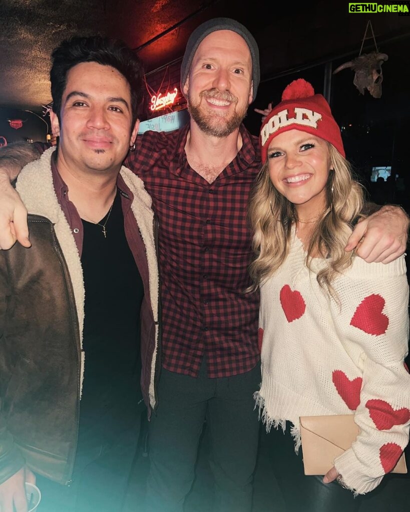 Natalie Stovall Instagram - Got to see @miguelcancinom be his brilliant self in his new project @canecancino at their first official show tonight! It was such a blast. And it was the best running into so many old bandmates!! Not pictured but somewhere in the bar 😂 - @greygrayfunk The Underdog