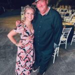 Natalie Stovall Instagram - What an incredible trip for a great cause! Children’s Miracle Network partnered with Ace Hardware asked Jen to play in their celebrity golf tournament (thank you Jen for being an amazing golfer!🏌🏼‍♀️) and us to perform for the event. 🥰 It’s always amazing to me to get to do what I love and then to have it be for a great cause, but this was extra special. So proud to help raise money for @vumcchildren 🤍🤍 Was so cool to meet and hang with @bbbaumgartner aka KEVIN!!! And SO fun hanging with all the guys there (and of course singing with @greg_maddux31 💃🏼) Shoutout to our Chicago boys on mine and Stevie’s golf team!! Thanks for all the coaching and letting me sink all the easy putts 😂 Glad I could really help with that 2nd place win 😜 Be sure and watch @jenniferwayne on the #AceShootout to help #ChangeKidsHealth. You can watch April 22 at 8 pm ET on the @GolfChannel to see who wins and how much money we raised for @CMNHospitals @acehardware