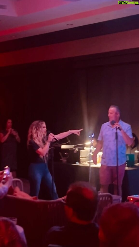 Natalie Stovall Instagram - Did not have “sing karaoke with Baseball Hall of Famer @greg_maddux31 “ on the bingo card, but clearly had no fun with this one 😂😂 It’s all for the kids, y’all. 🤍🤍 What an amazing event! Also, shout out to @steviewoodward for the video and the screams of encouragement 💃🏼 @cmnhospitals @acehardware #aceshootout #ChangeKidsHealth #PourSomeSugar #karaoke Mauna Kea