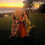 Natalie Stovall Instagram - What an incredible trip for a great cause! Children’s Miracle Network partnered with Ace Hardware asked Jen to play in their celebrity golf tournament (thank you Jen for being an amazing golfer!🏌🏼‍♀️) and us to perform for the event. 🥰 It’s always amazing to me to get to do what I love and then to have it be for a great cause, but this was extra special. So proud to help raise money for @vumcchildren 🤍🤍 Was so cool to meet and hang with @bbbaumgartner aka KEVIN!!! And SO fun hanging with all the guys there (and of course singing with @greg_maddux31 💃🏼) Shoutout to our Chicago boys on mine and Stevie’s golf team!! Thanks for all the coaching and letting me sink all the easy putts 😂 Glad I could really help with that 2nd place win 😜 Be sure and watch @jenniferwayne on the #AceShootout to help #ChangeKidsHealth. You can watch April 22 at 8 pm ET on the @GolfChannel to see who wins and how much money we raised for @CMNHospitals @acehardware