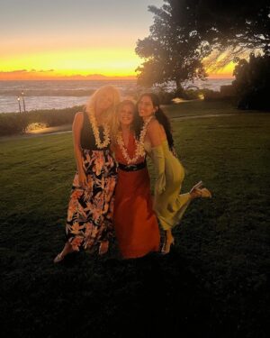 Natalie Stovall Instagram - What an incredible trip for a great cause! Children’s Miracle Network partnered with Ace Hardware asked Jen to play in their celebrity golf tournament (thank you  Jen for being an amazing golfer!🏌🏼‍♀️) and us to perform for the event. 🥰 It’s always amazing to me to get to do what I love and then to have it be for a great cause, but this was extra special. So proud to help raise money for @vumcchildren 🤍🤍 Was so cool to meet and hang with @bbbaumgartner aka KEVIN!!! And SO fun hanging with all the guys there (and of course singing with @greg_maddux31 💃🏼) Shoutout to our Chicago boys on mine and Stevie’s golf team!! Thanks for all the coaching and letting me sink all the easy putts 😂 Glad I could really help with that 2nd place win 😜 

Be sure and watch @jenniferwayne on the #AceShootout to help #ChangeKidsHealth. You can watch April 22 at 8 pm ET on the @GolfChannel to see who wins and how much money we raised for @CMNHospitals @acehardware