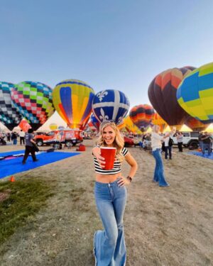 Natalie Stovall Instagram - Quite the after-show party at the Balloon Fiesta!!! Was so thrilling (and warm!🔥) when they’d all glow at the same time! 🎈💫🎈