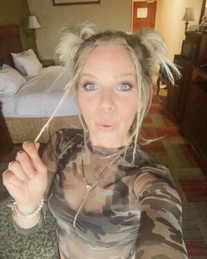 Natalie Stovall Instagram - Space Buns for the U.F.O. Festival in Roswell, NM need their own moment. 👽👽
Also - shout out @lgeorgedesignsllc for the necklace and earrings!