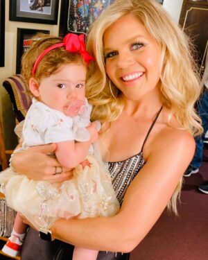 Natalie Stovall Instagram - Family at the @opry makes it even more special! 🙏🏻🤍
