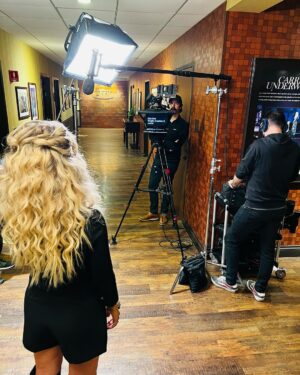 Natalie Stovall Instagram - Tune in to tonight’s @opry on @circleallaccess at 9/8C with @laineywilson @laurenalaina and @charlieworsham (and @realjennygill !!🤩) 💃🏼🥂 It’s an hour full of joy and friends supporting each other. Not to mention… @therealmarzcollins really outdid herself with this hair! 👀💋