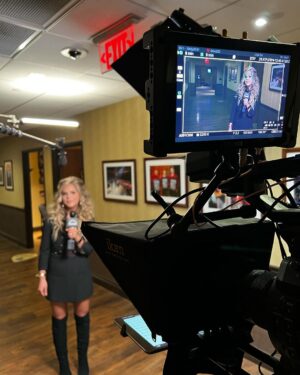 Natalie Stovall Instagram - Tune in to tonight’s @opry on @circleallaccess at 9/8C with @laineywilson @laurenalaina and @charlieworsham (and @realjennygill !!🤩) 💃🏼🥂 It’s an hour full of joy and friends supporting each other. Not to mention… @therealmarzcollins really outdid herself with this hair! 👀💋