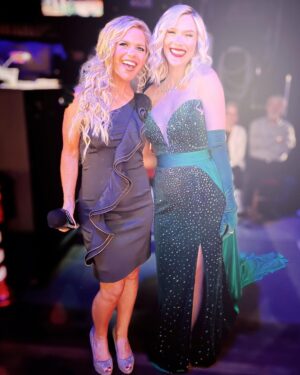 Natalie Stovall Instagram - 🌟TONIGHT🌟 on the @opry 🎙️We relive the magic of @ashleymcbryde ‘s induction night. Country icon @terriclarkmusic did the honors, @jossstone had her debut and as ALWAYS Ashley was the stunning, honest, incredible shining star that makes us all proud to be part of the country music community. Tune in on @circleallaccess 9/8C or watch the livestreams on Circle’s FB or YouTube feeds! 🤍🌟 #oprylive