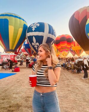 Natalie Stovall Instagram - Quite the after-show party at the Balloon Fiesta!!! Was so thrilling (and warm!🔥) when they’d all glow at the same time! 🎈💫🎈