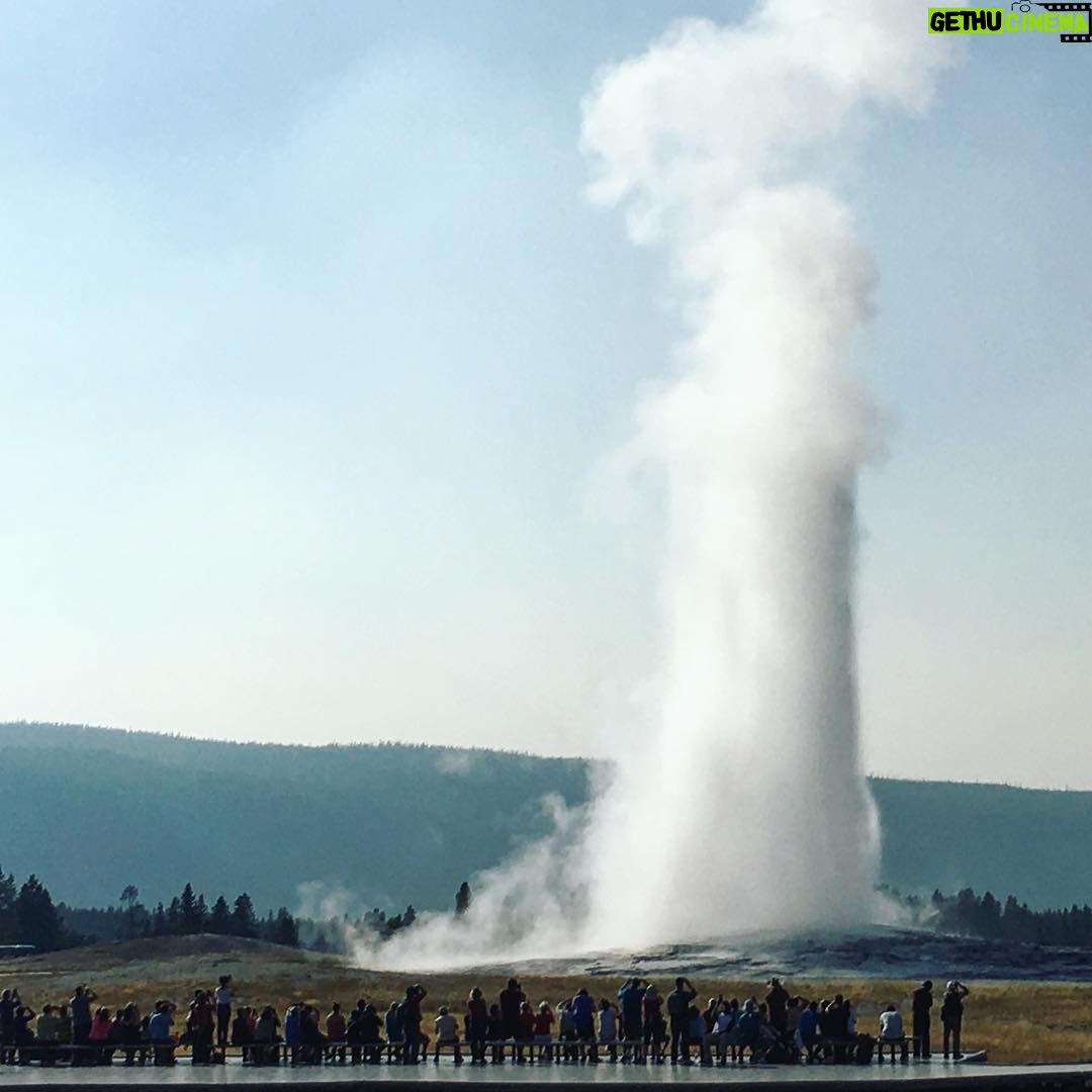 Natalya Rudakova Instagram - I wish you a good week full of smiles 😀 Yellowstone National Park