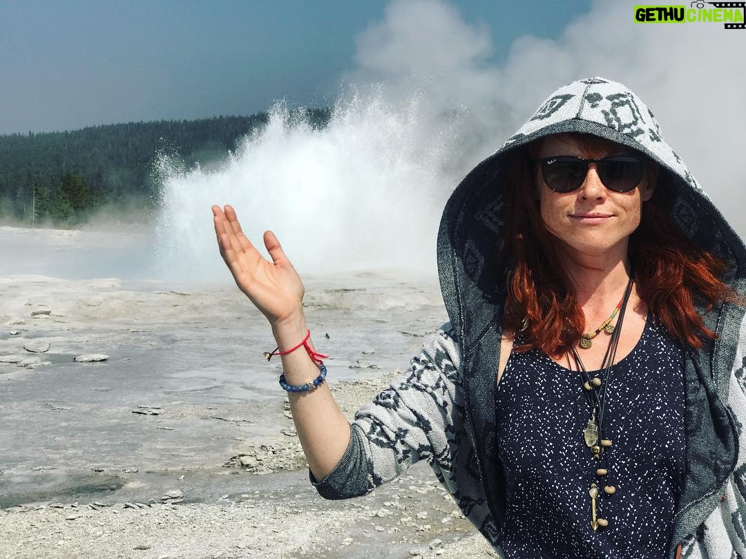 Natalya Rudakova Instagram - Gazers of Yellowstone park 😃. Photo by @georgebakardjiev 💜
