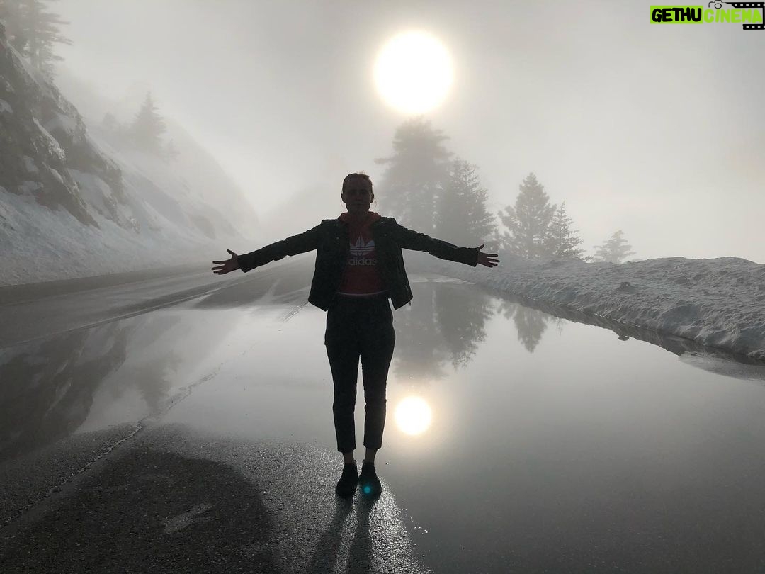 Natalya Rudakova - 1.6K Likes - No filters just fog, sun and mountains.