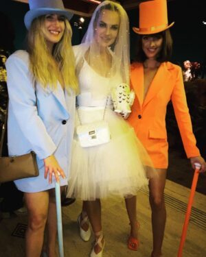 Natasha Alam Instagram - #dumbanddumber 🙌👍👏#runawaybride #blackswan #ballerina #halloween #costumes