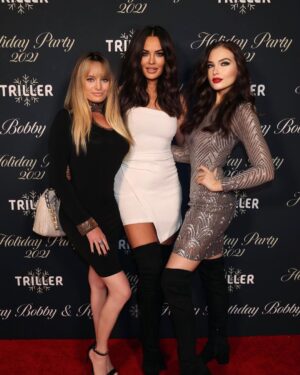 Natasha Alam Instagram - Holiday party with stunning @iamkelseyk and sexy @kellypantaleoni #love #instagood #fashion #photooftheday
#celebrity #actors #gorgeous #Hollywood #theatre #style #likeforlikes #tiktok #director #smile #instadaily #tv #hollywoodactress #beautiful #films #sexy #pretty #drama #trending #netflix #beauty #likes #makeup