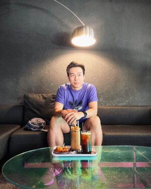 Nathaniel Ho Instagram - Pondering my recent life decisions on a Saturday afternoon and trusting that the Universe got my back. 😂

Seriously though, I’m grateful. ❤️

📸: @saamuelryu 
#NatHoSeoul