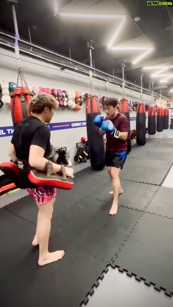 Nathaniel Ho Instagram - Some mornings I wake up and choose violence. But @ghossstsam and @eminentgym never ever judge me for it. Thanks guys ❤️🙏. #muaythai Eminent Gym