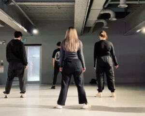 Nathaniel Ho Instagram - Back at @1milliondance for the first time since moving to #Korea. @shanshine___ volunteered me and @toddlien_official (who was visiting from LA) joined in for moral support! Was also nice bumping into @lam_crystalsin that day too! Enjoy, cos’ we definitely had fun! 🕺🏻😘

🎧: HyunA&DAWN - Ping Pong

#NatHoKorea #Dance