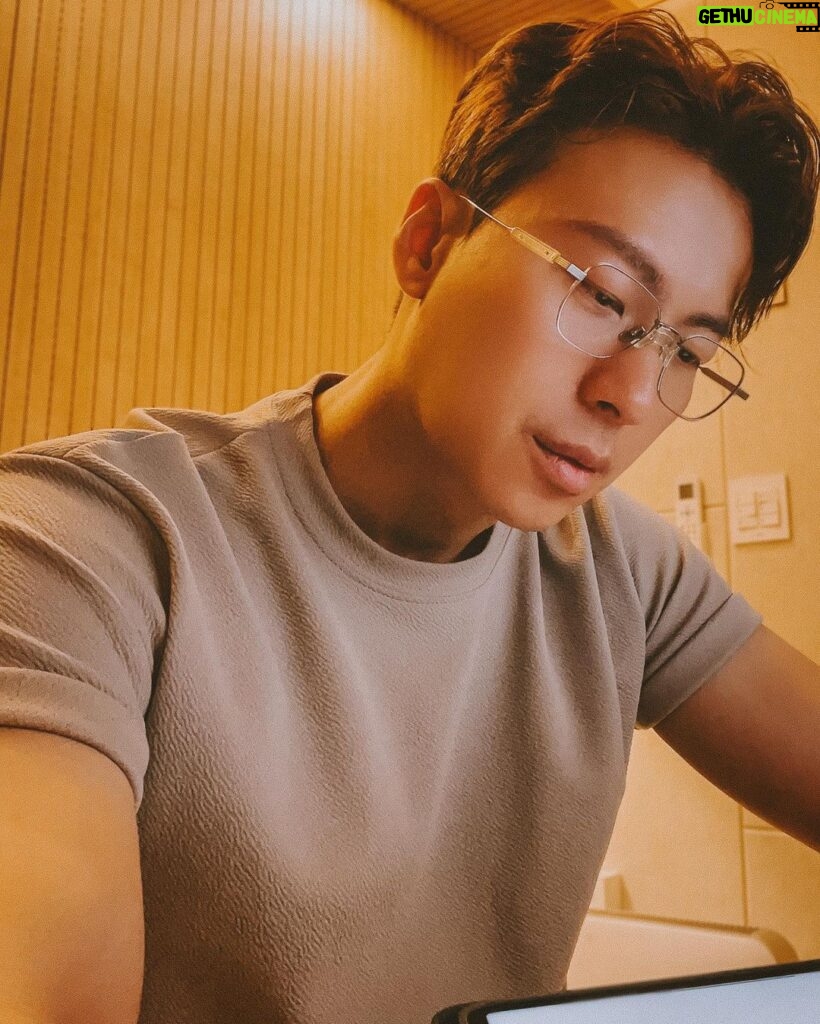 Nathaniel Ho Instagram - Get a man who looks at you like… he looks at his Korean homework. 🤓 한국어 숙제를 보는것처럼 당신을 이렇게 바라보는 남자를 찾아보세요. 🤓 Seoul, Korea