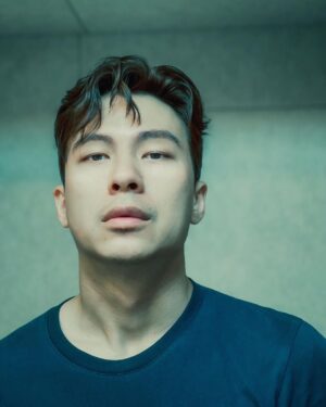 Nathaniel Ho Instagram - Perm on point today. I like.
오늘 머리가 좋아요.

#Nathoshootspeople #selfportrait