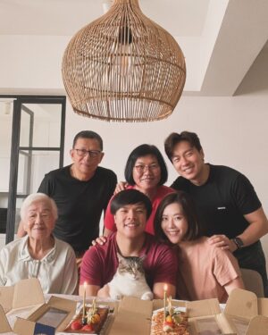 Nathaniel Ho Instagram - Finally this year I get to celebrate my brother’s birthday with my family ❤️🥰. Grateful to be back.
