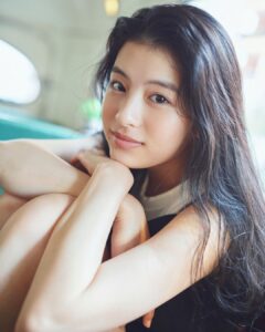 Natsuki Deguchi Instagram - この度、 3月24日にファースト写真集を発売する事になりました！！ 20歳の瞬間をおさめた1冊になってます！ 発売イベントの詳細は追ってお知らせしますね〜 ©KADOKAWA