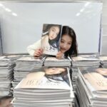 Natsuki Deguchi Instagram - 今日サイン入れしてきました〜！ お渡し会イベント 19日22:00締め切りです！ 当たり9冊大当たり1冊入れちゃいました🤭
