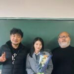 Natsuki Deguchi Instagram - #クレッシェンドで進め 本日オールアップしました！！ 3年C組のみんな2ヶ月間ありがとう。温かい現場でした。 放送はまだまだ続くので まだまだクレッシェンドをよろしくお願いします😊 最後は樫くんと佐藤監督、佐久間監督と記念写真！