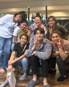 Nattapat Nimjirawat Instagram - เจอแต่บทครอบครัวมีปัญหา เรื่องนี้ก้อเช่นกันจะเป็นปัญหาหรือปมอะไร ติดตามนะคร๊าบ.. ดีใจที่ได้ร่วมงานกับพี่อ๊อฟ น้องบีบี อีกครั้งนะคร๊าบ @actart_gen @bewachi 🙏🏻🙏🏻🙏🏻 ขอบคุณแม่ตุ๊ก และพี่ป๊อกที่เอ็นดูแม็คนะคร๊าบ @justme_fullmoon @pockjasmine 🙏🏻🙏🏻❤️❤️ ถึงเวลา “ตีแผ่” ทุก ความรัก และ ความลับ ‘เปลือกรักปมลวง Hangout’ ดูได้แล้ววันนี้ ทาง MONOMAX ที่เดียวเท่านั้น #เปลือกรักปมลวง #โดม #HangoutSeries #MonoOriginal #MONOMAX