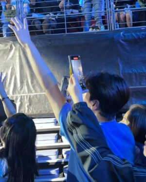 Nattapat Nimjirawat Instagram - ยินดีกับพี่กอล์ฟ พี่ไมค์ด้วยนะครับ @golfpichaya @m1keangelo เมื่อคืนเห็นคนที่รักพี่ๆเยอะมากๆ ทุกคนสนุกและมีความสุขกับคอนฯ เมืีอคืน ดีใจกับพี่ๆด้วยนะครับ ❤️❤️ ขอบคุณพี่แจง @jang_joob ที่ยุ่งมากๆ แต่ก้อยังดูแล และใส่ใจรีบวิ่งมาสะกิด จนทำให้แม็คได้ moment ดีๆ ขอบคุณนะครับพี่แจง 🩷🙏🏻 #golfmikebouncetothefutureconcert #golfmikefirstreunion #bouncetothefuture