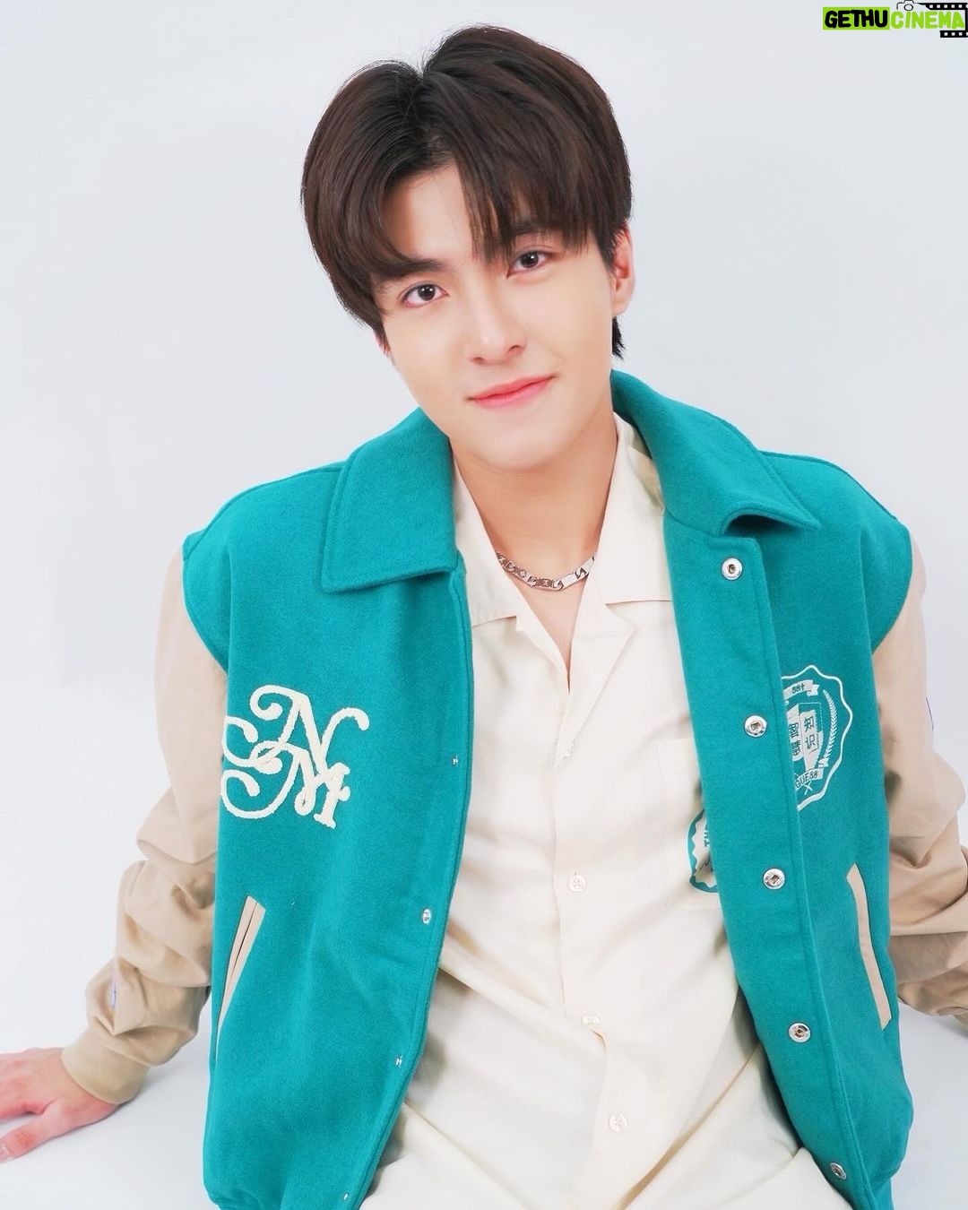 Nattapat Nimjirawat Instagram - 💚GUESS Originals x 88Rising 🎾⛳️💙 GUE88 University collection @guess @guessoriginals #GUE88 #GUESSOriginals #LoveGUESSThailand #addictedherointheseries #addictedheroinseries #addictedheroinwebseries