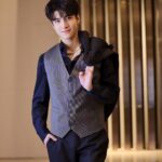 Nattapat Nimjirawat Instagram - มาในลุคเท่ๆ บ้างง @nattapatmac #addictedherointheseries #herointheseriesรักเสพติด 🥼 @verasalonstudio 💄💇🏼‍♂️ @peakmakeup8