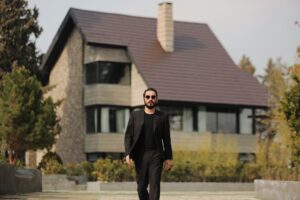 Navid Mohammadzadeh Instagram - نوری
تو
عزیز 
دل 
منی
.
زمانت داره می‌رسه

🖤

📷 @shojaii 
@frog_series 
@houman_seyedi
