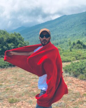 Navid Mohammadzadeh Instagram - 🌪
رقصی چُنین

📷 @_fereshtehosseini 
#navidmohammadzadeh