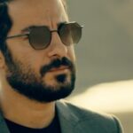 Navid Mohammadzadeh Instagram - نخستین تریلر سریال قورباغه ساخته هومن سیدی/#قورباغه در راه است . نخستین تریلر رسمی سریال «قورباغه» بعد از گذشت ۹ ماه از فیلمبرداری منتشر شد. . نویدمحمدزاده و صابر ابر برای اولین بار با «قورباغه» به نمایش خانگی می آيند، . این سریال، چهارمین همکاری نوید محمد زاده با هومن سیدی بعد از فیلم های «سیزده»، «خشم و هیاهو» و «مغزهای کوچک زنگ زده» است. . سیدی در این اثر از سحر دولتشاهی ، فرشته حسینی ، آناهیتا افشار و مهران غفوریان در کنار چهره های جدید استفاده کرده است. . فیلمبرداری «قورباغه» در ۱۵ قسمت تا پایان سال جاری ادامه دارد و پس از پایان فیلمبرداری و گذراندن مراحل فنی، در بهار سال ۹۹ منتشر خواهد شد. #قورباغه @frog_series @houman_seyedi @navidmohamadzadeh @saberabar @sahardolatshahi @_fereshtehosseini