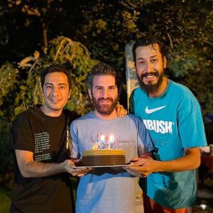 Navid Mohammadzadeh Instagram - 🎂🥳
هوتن گیان،بِرام

تولدت مبارک

چه روزهایی داشتیم و داریم
ما سه نفر 
در کنار هم.

❤️
@hootanshakiba
 #hbd #friends 
@bahramafshariofficial