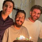 Navid Mohammadzadeh Instagram - 🎂 اولین باری که ما دوتا قدمون از بهرام بلندتره بهرام تولدت مبارک رفاقتی ماندگار همچون یک خانواده ❤️ @bahramafshariofficial @hootanshakiba #friends
