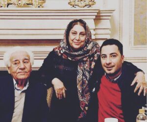 Navid Mohammadzadeh Instagram - خانواده
پدر.مادر.پسر

❤️

📷 @ghodsmohammad