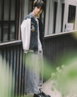 Nawapat Thannamongkolsawat Instagram - จะย้ายไปอยู่บางรัก
ออกจากบ้านเดิมที่อยู่บางพลัด

📸: @fotayen 
📸: @kukkikonly 
Clothes: @freakstore.official