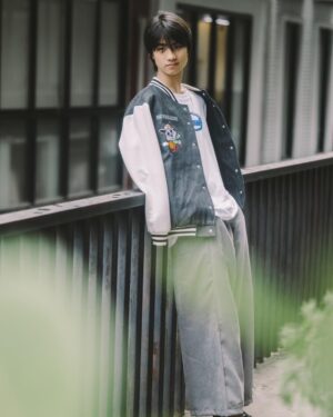 Nawapat Thannamongkolsawat Instagram - จะย้ายไปอยู่บางรัก
ออกจากบ้านเดิมที่อยู่บางพลัด

📸: @fotayen 
📸: @kukkikonly 
Clothes: @freakstore.official