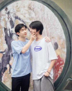 Nawapat Thannamongkolsawat Instagram - จะย้ายไปอยู่บางรัก
ออกจากบ้านเดิมที่อยู่บางพลัด

📸: @fotayen 
📸: @kukkikonly 
Clothes: @freakstore.official