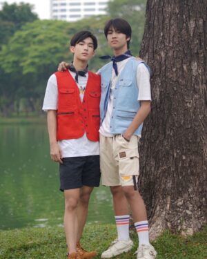Nawapat Thannamongkolsawat Instagram - เดินป่ากับหวานจุยมันฟินเเบบนี้เอง
เสื้อกั๊กสวยๆจาก @abcdee_vintage 

#newyearnawapat 
#newyearnwp
#newyearjur
#jinloeofficial 
#hitbitelovetheseries