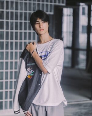 Nawapat Thannamongkolsawat Instagram - จะย้ายไปอยู่บางรัก
ออกจากบ้านเดิมที่อยู่บางพลัด

📸: @fotayen 
📸: @kukkikonly 
Clothes: @freakstore.official