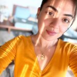 Nazriya Nazim Instagram – Sun,freckles n me ……👀☺️