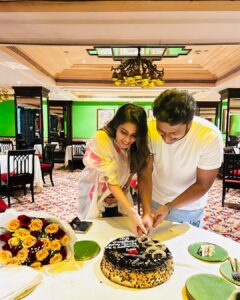 Nazriya Nazim Instagram - a Twin Anniversary celebration❤️ @shanthnu & myself Sharing the same anniversary date along with this beautiful couple #FahadFazil & @nazriyafahadh 🤗 thank you #ALVijay sir for hosting us 💕